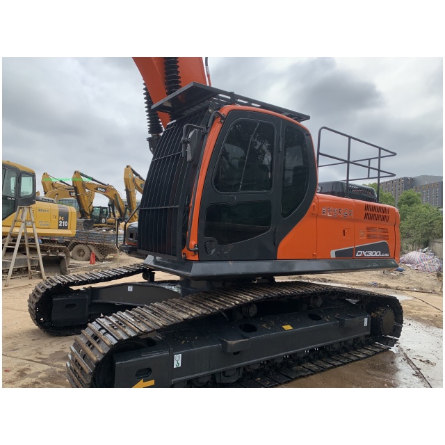 used doosan dx300 excavator trader Comerciante de excavadora Doosan dx300 usada.